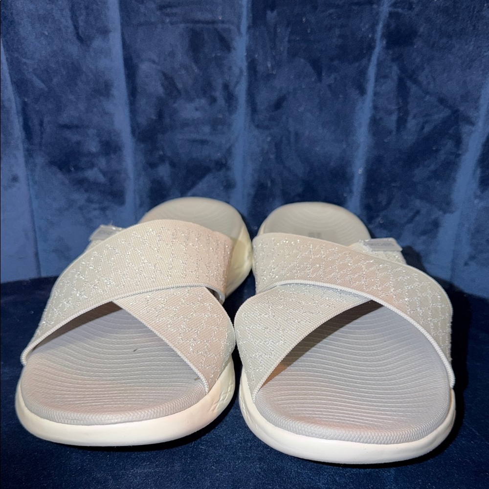 Skechers Goga Mat Women's Silver Shimmer Slide Sandals Size 8 - Picture 2 of 7